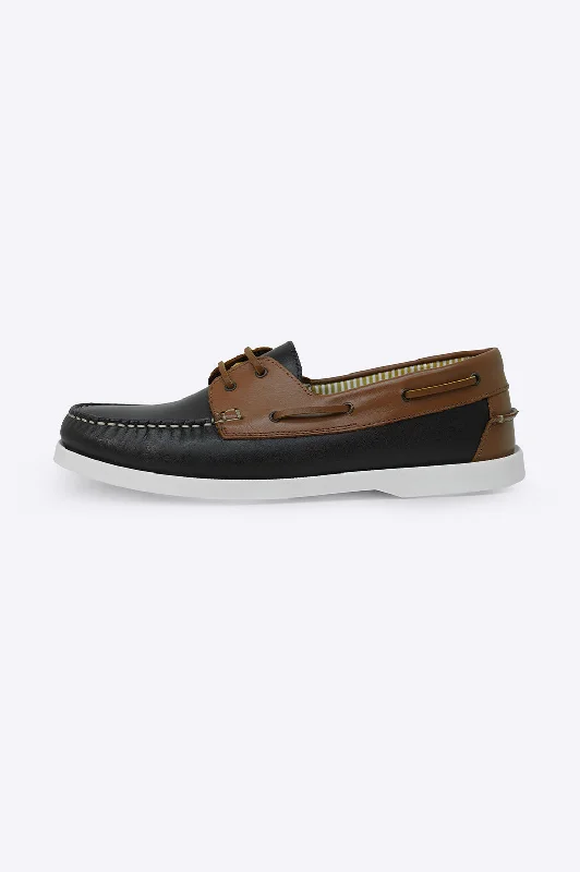 CONTRAST LEATHER BOAT SHOES